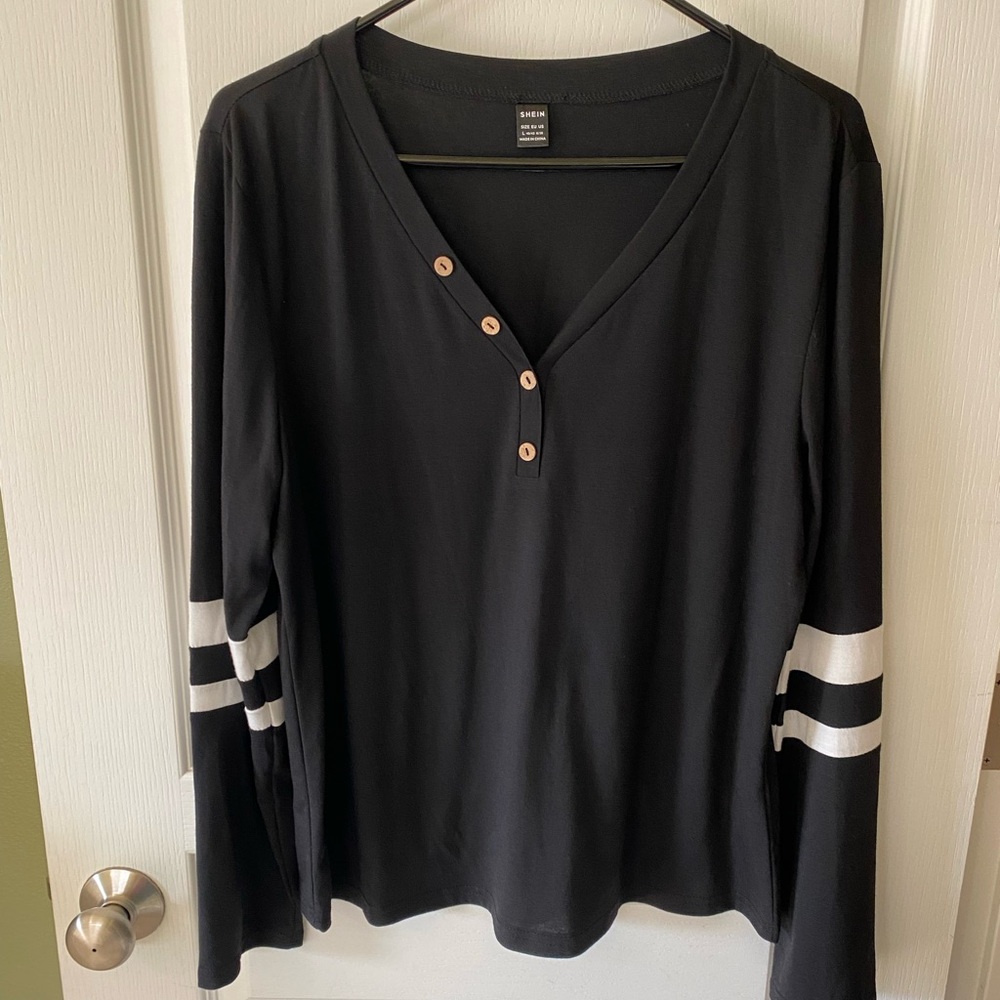 🦄 3/$15 SHEIN V-Neck Long Sleeve Baseball Tee